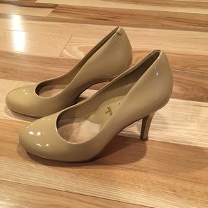 Trotters Gigi Patent Pump